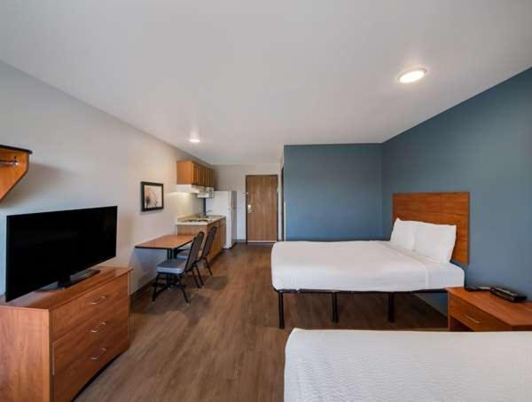 Standard Double Room with Two Double Beds and Sofa Bed - Non-Smoking interior